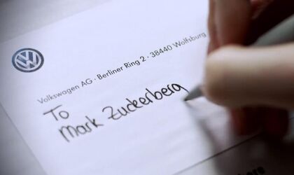 Mark Zuckerberg compra un Golf GTI y Volkswagen se lo agradece así