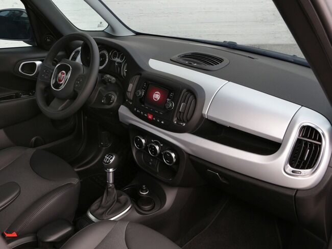 Fiat 500L Trekking Beats Edition 2014 interior 02