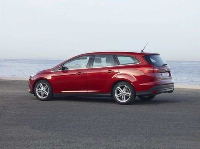 Ford Focus Sportbreak 2015 14 650x487