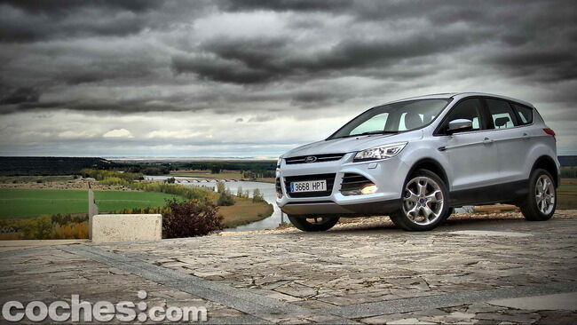 Ford_Kuga_08
