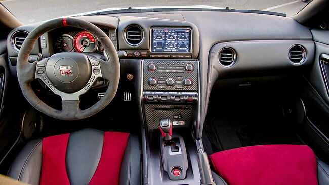 Nissan_GT_R_Nismo_15