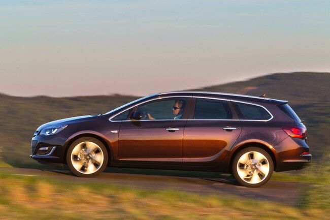 Opel-Astra-Sports-Tourer-278282-medium