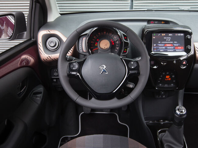 Peugeot 108 2014 interior 01