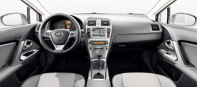 Toyota Avensis 2014 interior