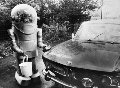 Tinker, el robot que lavaba coches en los años 60