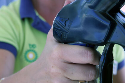 La UE declara ilegal el céntimo sanitario