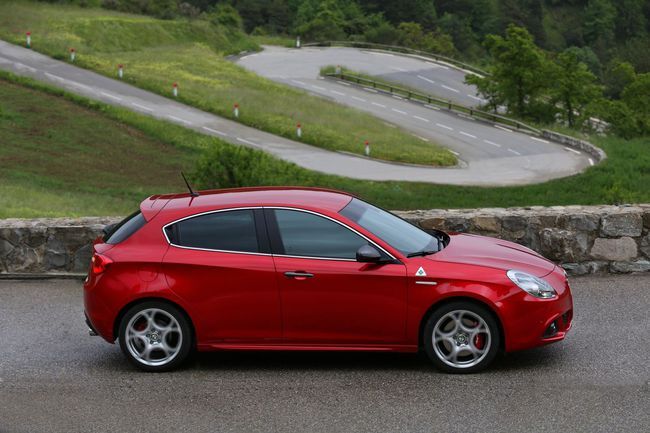 Alfa Romeo Giulietta Quadrifoglio Verde 2014 02