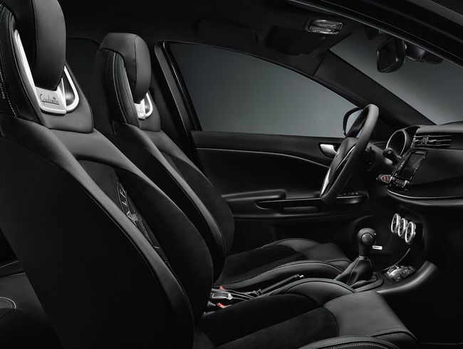Alfa Romeo Giulietta Quadrifoglio Verde 2014 interior