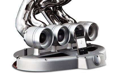 ¿Escuchar música en un antiguo colector de un V8 de Fórmula 1?