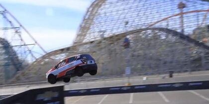 El salto más largo en coche&#8230; marcha atrás