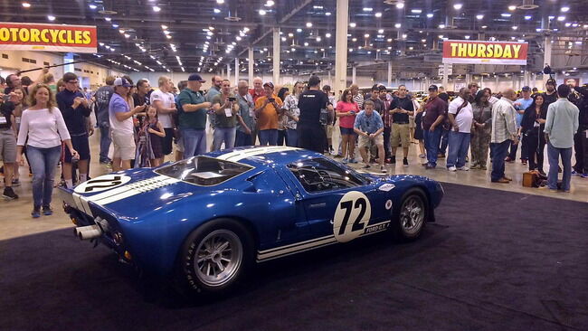 Ford_GT40_Prototype_GT_104_1964_11