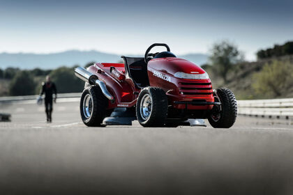 Reaparece el Honda Mean Mower, ¿será capaz el cortacésped de superar los 215 km/h?