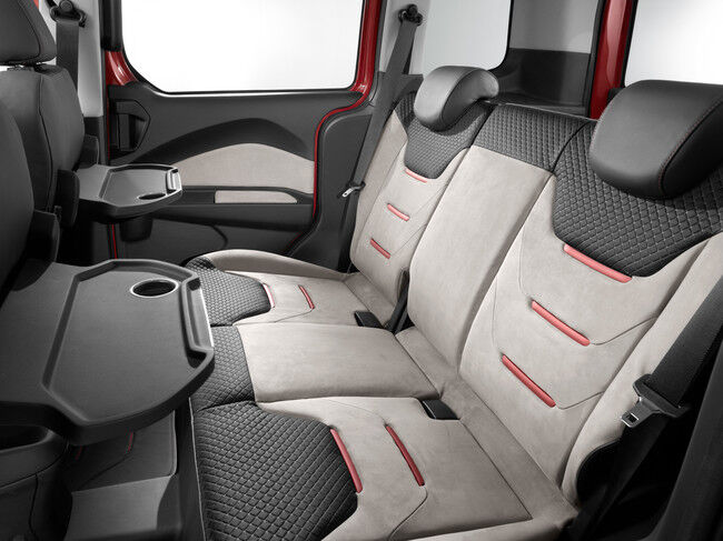 Ford Tourneo Courier 2014 interior detras