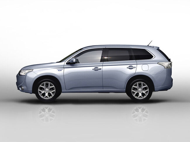 Mitsubishi Outlander PHEV 2013 03