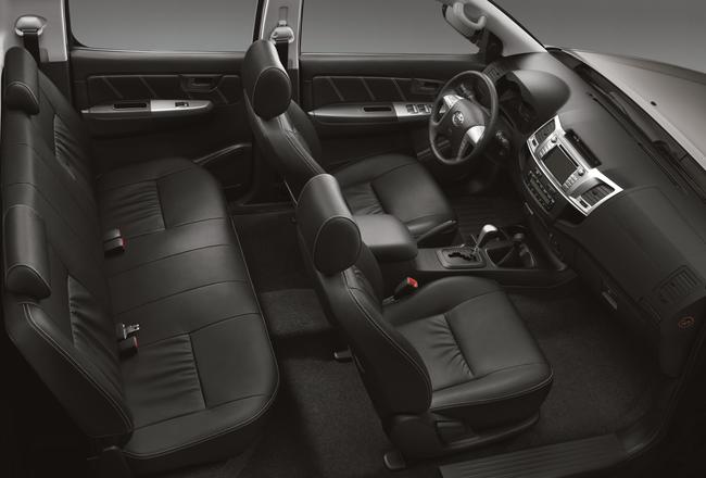 Toyota Hilux 2014 interior 02