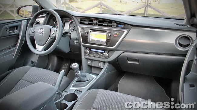 Toyota_Auris_130_Active_09