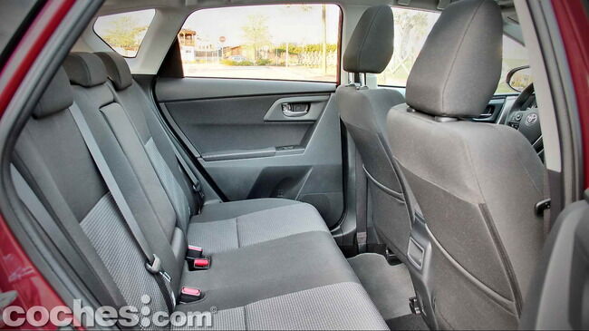 Toyota_Auris_130_Active_12