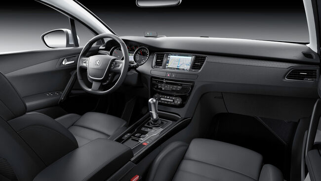 Peugeot 508 2014 Interior 01 650x366