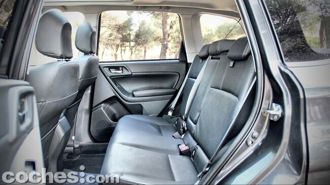 Subaru_Forester_2.0D_09