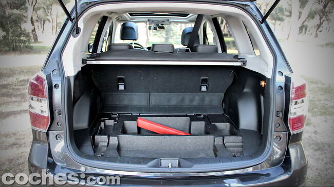 Subaru_Forester_2.0D_12