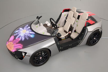 Toyota Camatte Sport LED Concept, con una pantalla de LEDs como capó