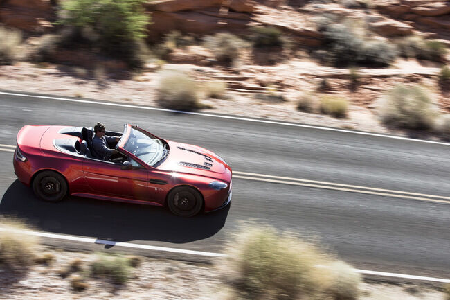 Aston Martin V12 Vantage S Roadster 2014 02
