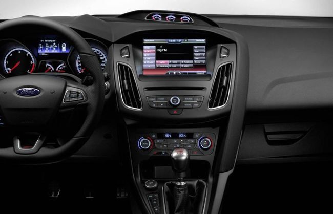 Ford Focus ST 2014 interior 01