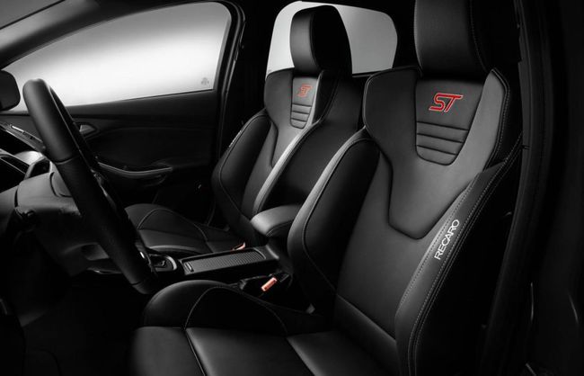 Ford Focus ST 2014 interior 03