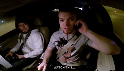 Vacila a la policía con un móvil hecho de galleta