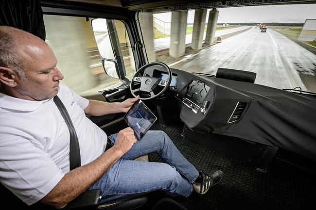 Mercedes Future Track 2025 08