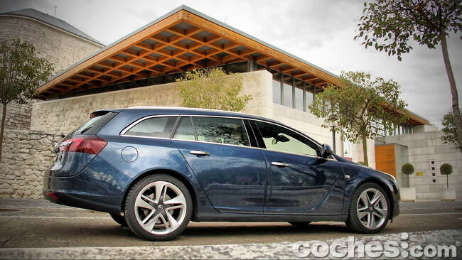 Opel_Insignia_Sports_Tourer_ecoFLEX_02