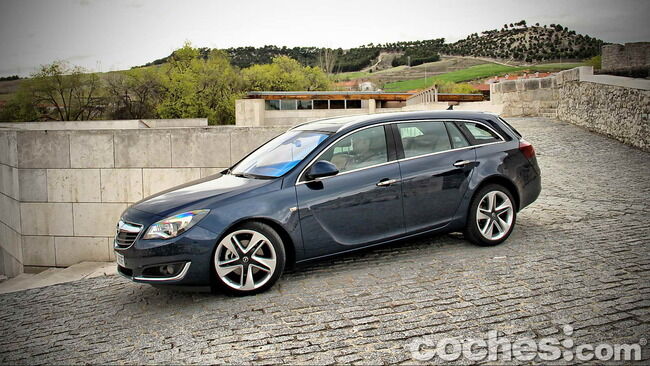 Opel_Insignia_Sports_Tourer_ecoFLEX_03