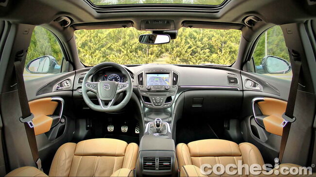 Opel_Insignia_Sports_Tourer_ecoFLEX_10