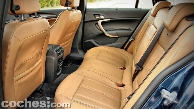 Opel_Insignia_Sports_Tourer_ecoFLEX_13
