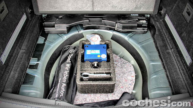 Opel_Insignia_Sports_Tourer_ecoFLEX_17
