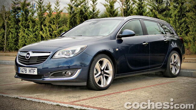 Opel_Insignia_Sports_Tourer_ecoFLEX_18