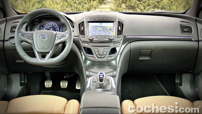 Opel_Insignia_Sports_Tourer_ecoFLEX_23