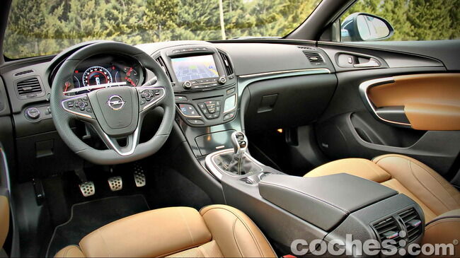 Opel_Insignia_Sports_Tourer_ecoFLEX_24
