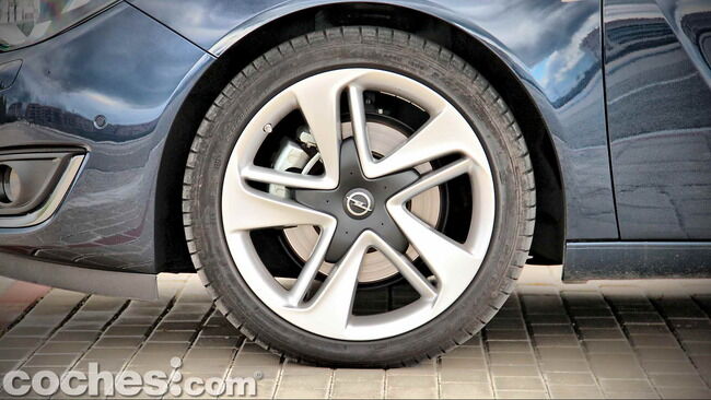 Opel_Insignia_Sports_Tourer_ecoFLEX_38