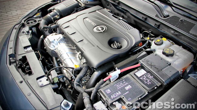 Opel_Insignia_Sports_Tourer_ecoFLEX_52