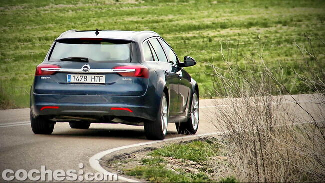 Opel_Insignia_Sports_Tourer_ecoFLEX_55