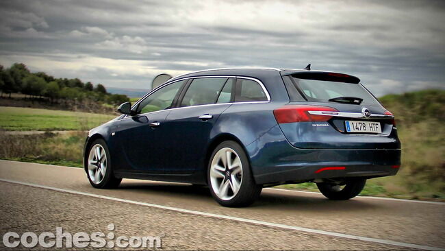 Opel_Insignia_Sports_Tourer_ecoFLEX_57