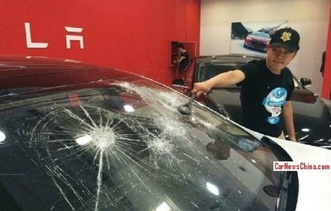 Tesla Model S destrozo China 02