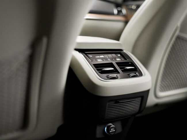 Volvo XC90 2015 interior 07