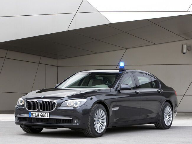 bmw_7-high-security-2010_r23