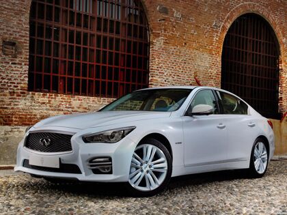 Infiniti Q50 Hybrid Poltrona Frau 2014