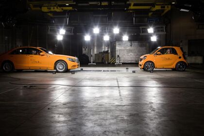 smart Fortwo VS Mercedes Clase S: crash test entre David y Goliath