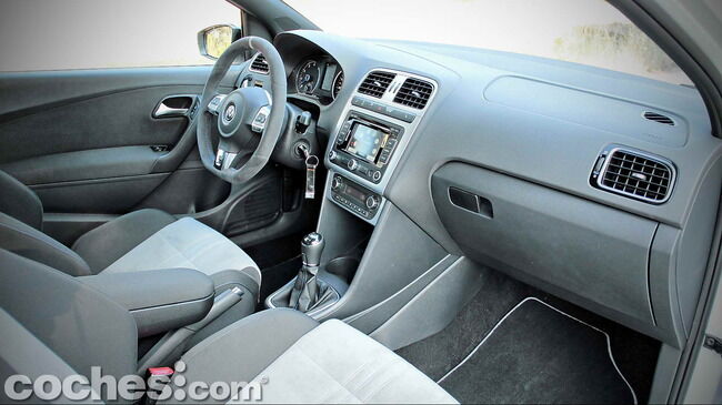 Volkswagen_Polo_R_WRC_17