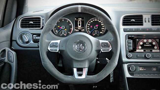 Volkswagen_Polo_R_WRC_23