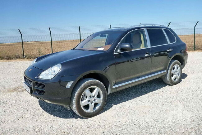 Lote_1184_2004_Porsche_Cayenne_S_01